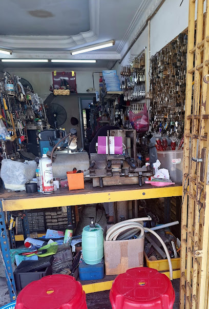 EK Locksmith And Hardware