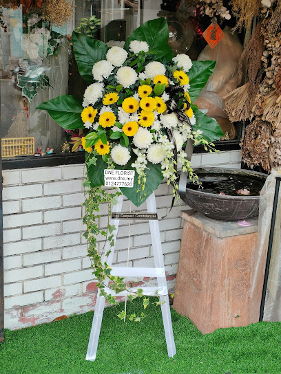 D & E Florist